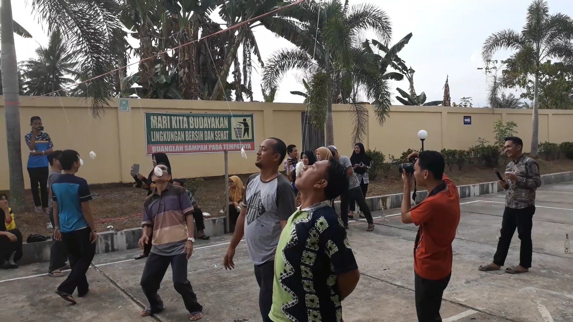 lomba makan kerupuk